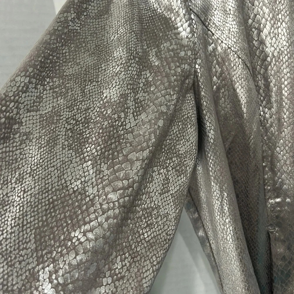 Chico’s Silver Metallic Snakeskin Print Light Jacket Chicos Size 1 - Picture 2 of 7